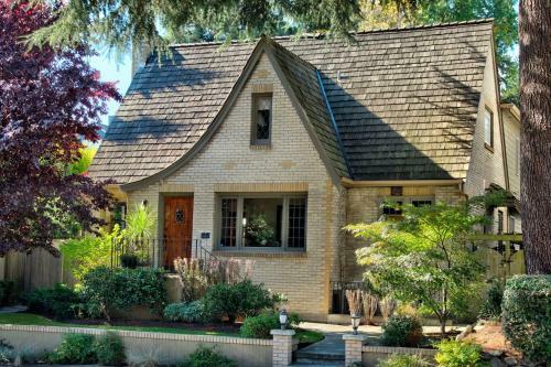 Lovely Laurelhurst