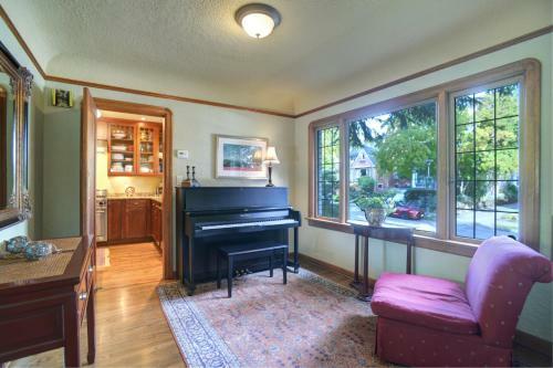 Lovely Laurelhurst