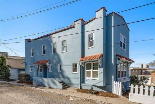 Alki Beach, 3br, Prime Location, Steps To Beach