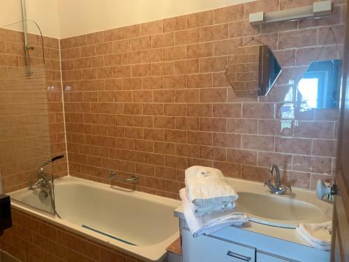 Bed & Breakfast Chambres D'h�tes Dans Une Maison de Caract�re