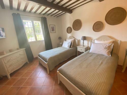 Villa Location Bastide Proven�ale Luberon � Murs (Gordes)