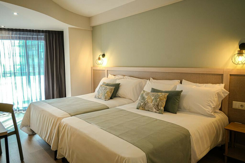 Hotel H Top Jadhe
