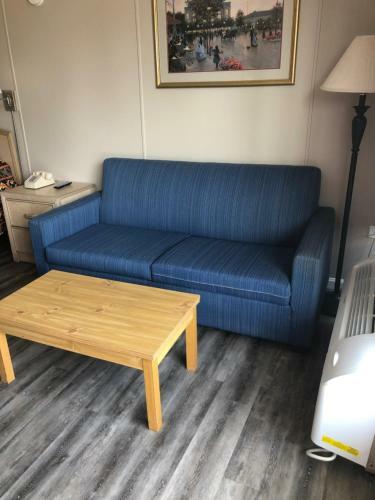 Hotel Red Carpet Inn - Louisville
