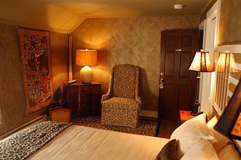 Admiral Peary Inn Bed & Breakfast