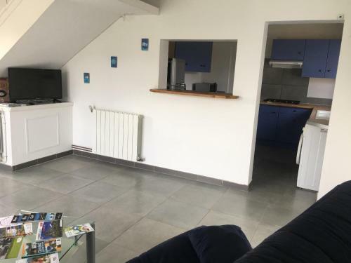 V�ro, Yves