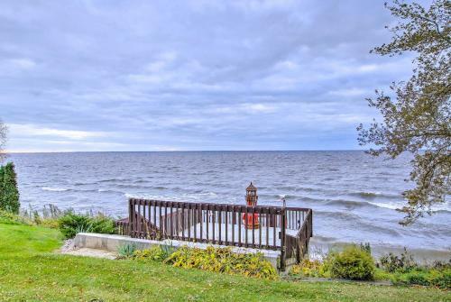 Waterfront Lake Winnebago Cottage - Boat Dock