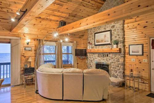 Waterfront Lake Winnebago Cottage - Boat Dock