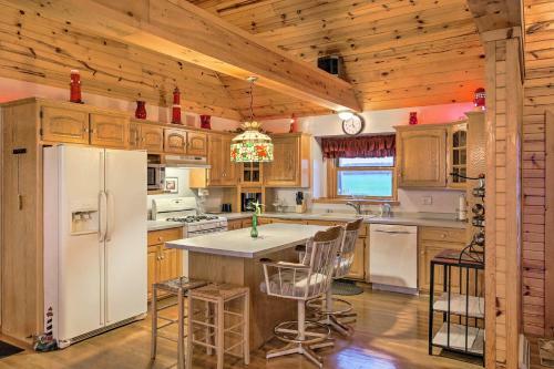 Waterfront Lake Winnebago Cottage - Boat Dock