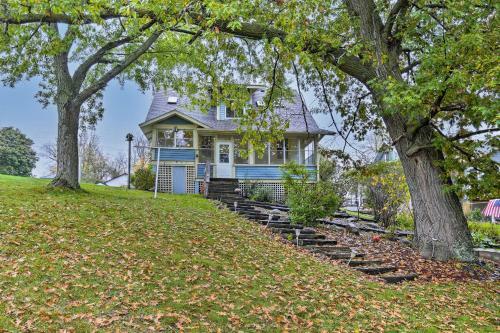 Historic Cumberland Home On Beaver Dam Lake!