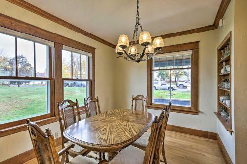Historic Cumberland Home On Beaver Dam Lake!