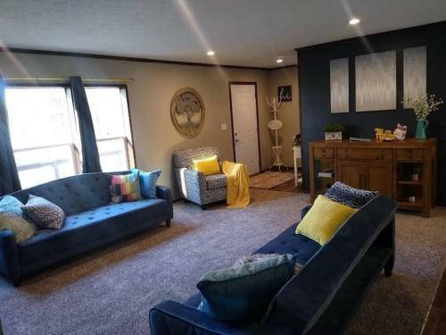 King Bed, Huge Master Bath, Nature, Style!