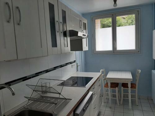 2 Bedrooms Apartment With Parking Paris Neuilly