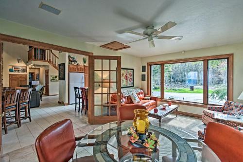 Sturgeon Bay Hideaway With Direct Water Access!