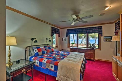 Sturgeon Bay Hideaway With Direct Water Access!