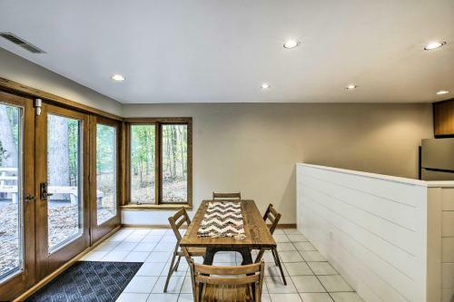 Spacious Modern Home Less Than 6 Mi To Lambeau Field!