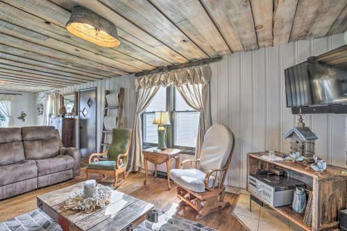 Eclectic Ladysmith Hideaway Hike And Hunt!