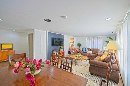 Blocks From Downtown Lake Geneva- Sleeps 7