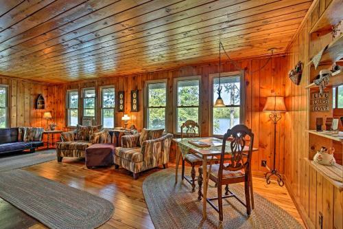 Cozy Lakefront Cabin With Indoor Gas Fireplace!