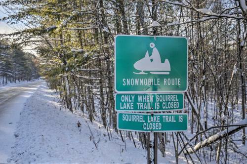 Northwoods Hideaway, 1 Mi To Squirrel Lake!