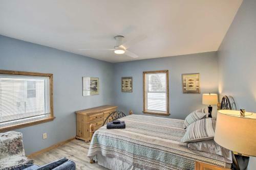 Cozy Oshkosh Home, 4 Blocks To Lake Winnebago