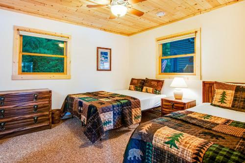 Cedar Cabin On Plum Lake