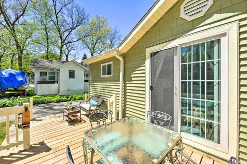 Charming Twin Lakes Hideaway With Private Yard!