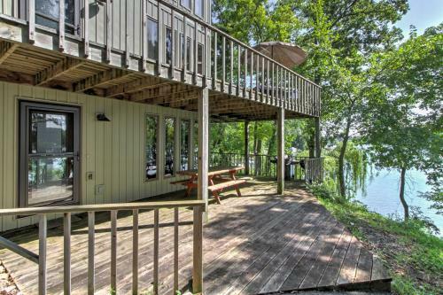 Lakefront Waupaca Home With Pool Table, Dock And Views!