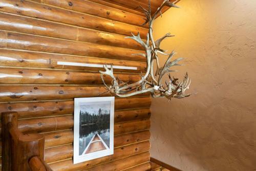 Grandview Lakeside Log Lodge