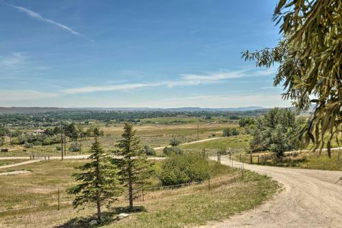 Exquisite Log Home With Lander Valley Views!