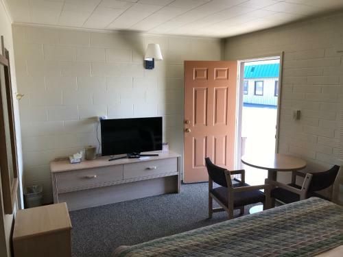 Motel Western 6 Gun