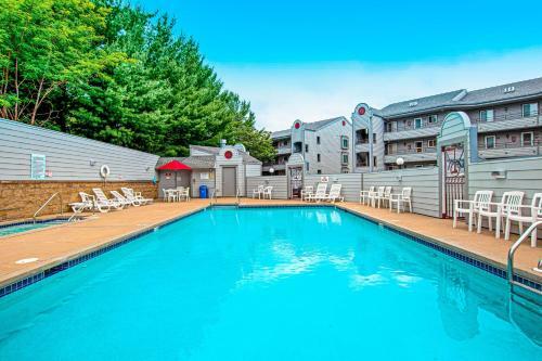 Lighthouse Cove #208