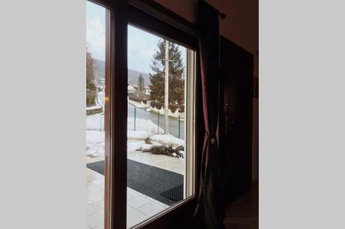 Maison Enti�re Avec 2ch, Sdb Et Vaste Cour - Vouvray