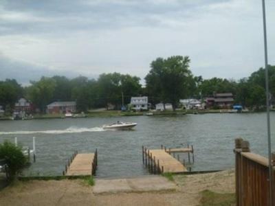 Motel Waterfront Hotel And Marina