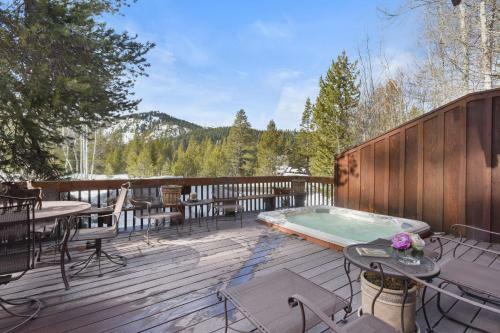 Wulf's Lodge At Squaw Valley