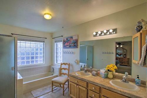 Phoenix Ranch Home With Private Hot Tub And Yard!