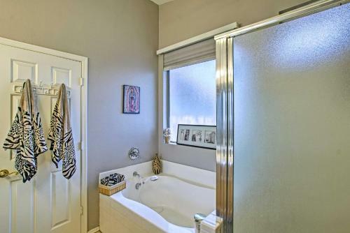 Charming Az Escape With Fire Pit, 1 Mi To Park!