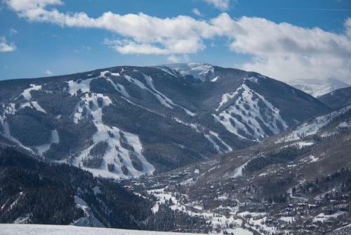 96 Highlands Slopeside #210, Beaver Creek