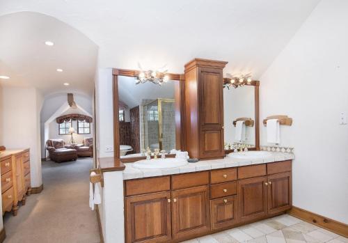349 Holden Rd, Home