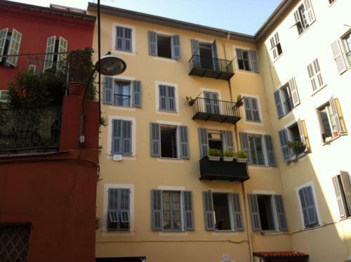 Bedroom Between Harbour & Old Town