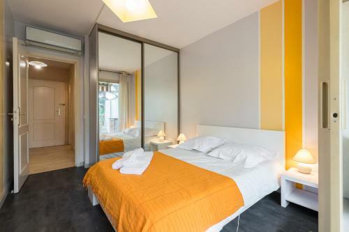 Apartamento Centragence - Bosquet - With Spacious Terrace