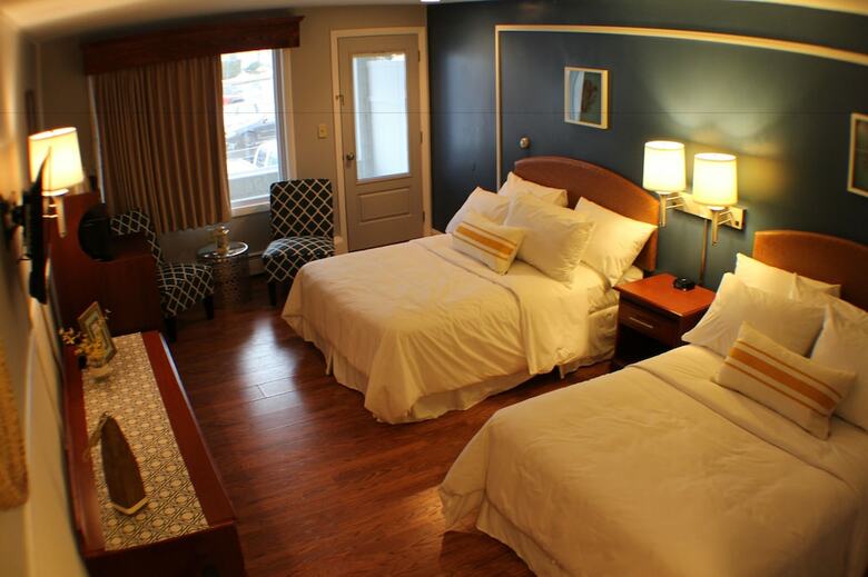 Hotel Trade Winds Inn
