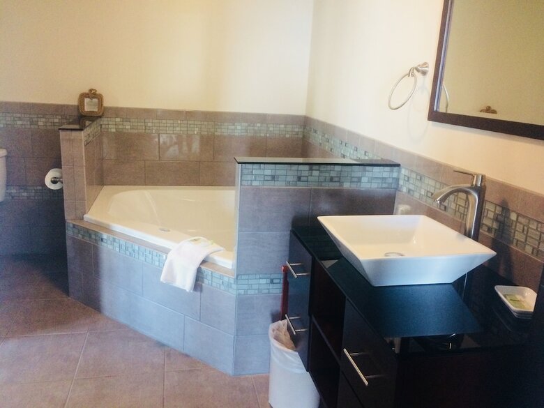 Hotel Trade Winds Inn