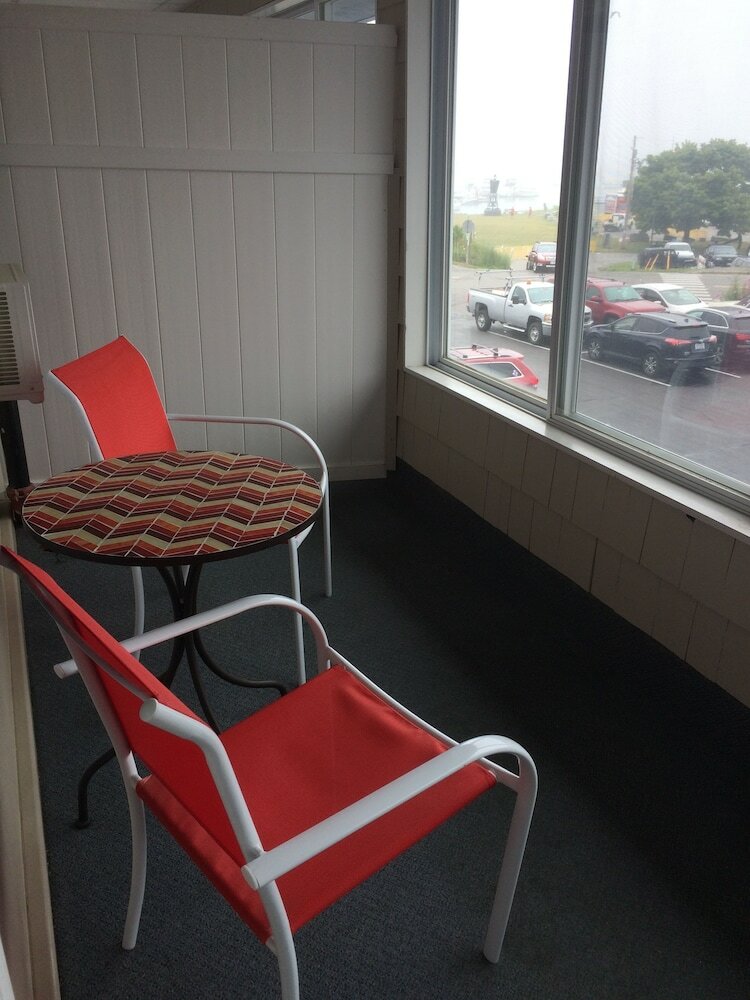Hotel Trade Winds Inn