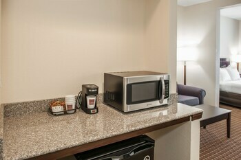 Hotel Comfort Suites Marion