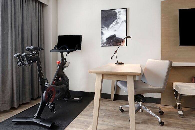 Radisson Quad City Plaza Hotel