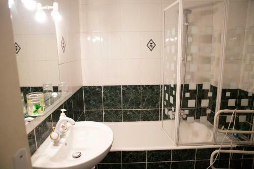 Chill Out Apartment, 2 Mins From Beach