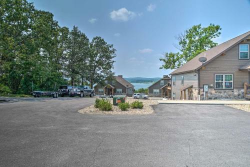Updated Cabin With Direct Lake Access And Pool!