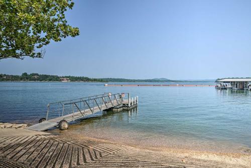 Updated Cabin With Direct Lake Access And Pool!