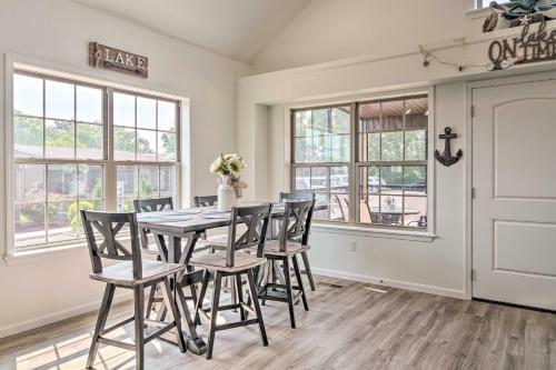 Updated Cabin With Direct Lake Access And Pool!