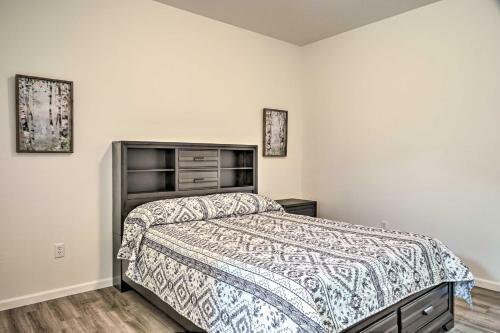 Updated Cabin With Direct Lake Access And Pool!